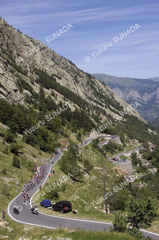 Peloton on Col de la Lombarde002p.jpg